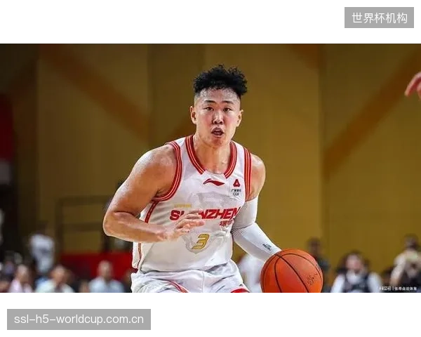 深圳核心贺希宁荣膺常规赛MVP，其攻防一体的全能表现征服媒体评委。