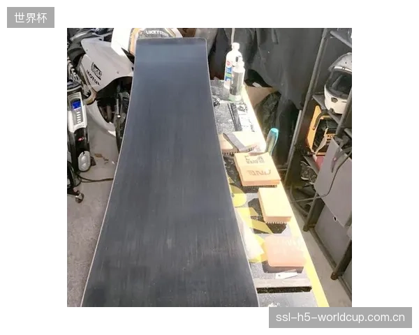各家智能打蜡设备自成体系，数据协议的“品牌墙”正在阻碍行业建立统一的雪板性能数据库